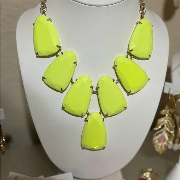Kendra Scott | Neon Yellow Harlow in Gold - Picture 3 of 3